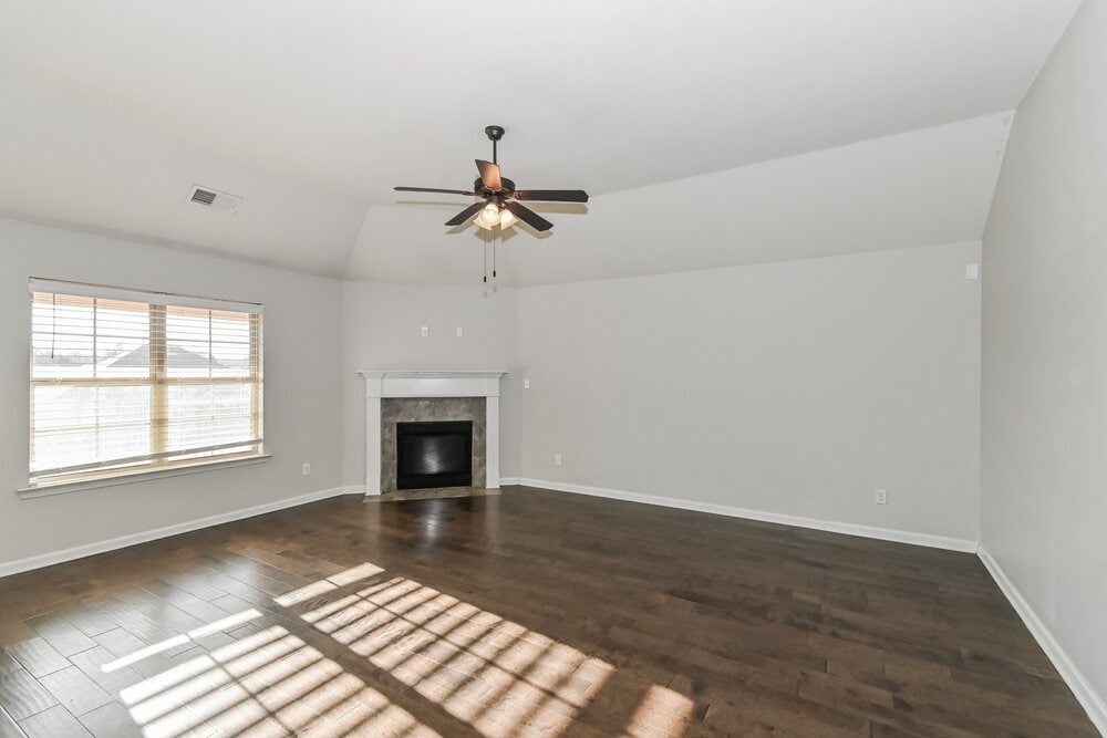 Building Photo - 2805 S Cherry Dr