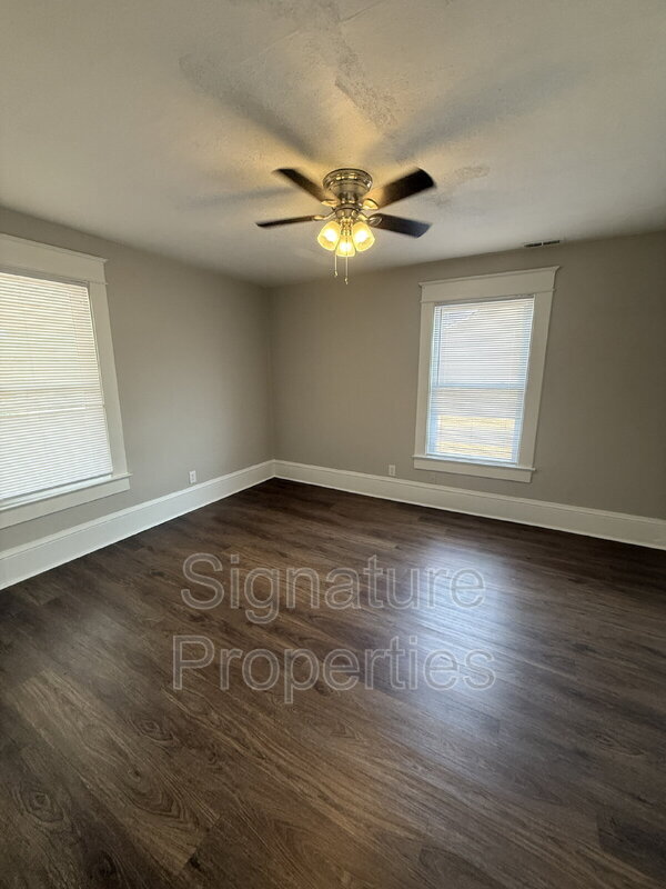 Building Photo - 180 W Balview Ave