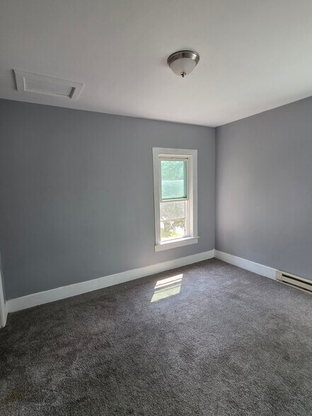 Building Photo - 456 1/2 Platt St