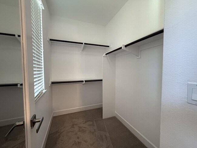 Building Photo - 4028 Freestone Pl
