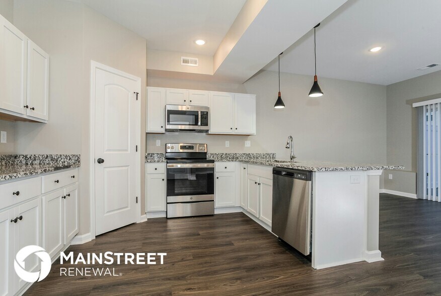 Building Photo - 2059 N Sarah Dr