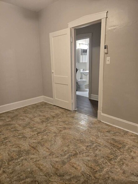 Building Photo - 8445 S Marquette Ave