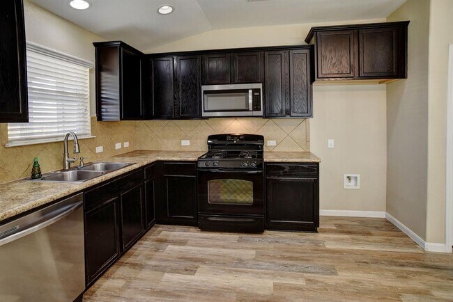 Building Photo - 319 Wildcat Dr