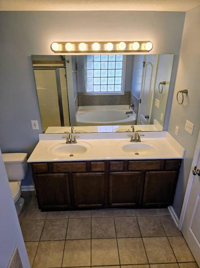Building Photo - 213 Adagio Trl