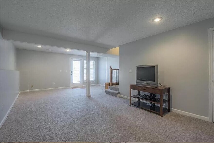 Building Photo - 13003 Washington Ct