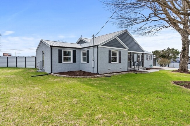 Building Photo - 102 Dogwood Ln