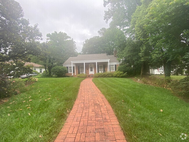 Building Photo - 514 Woodvale Dr