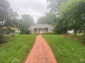 Building Photo - 514 Woodvale Dr