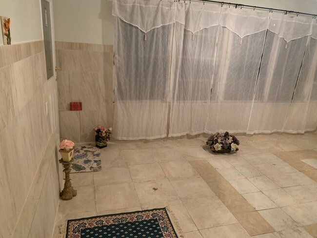 Building Photo - 270 N 1st Ave