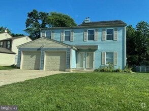 Building Photo - 8 Maynard Dr