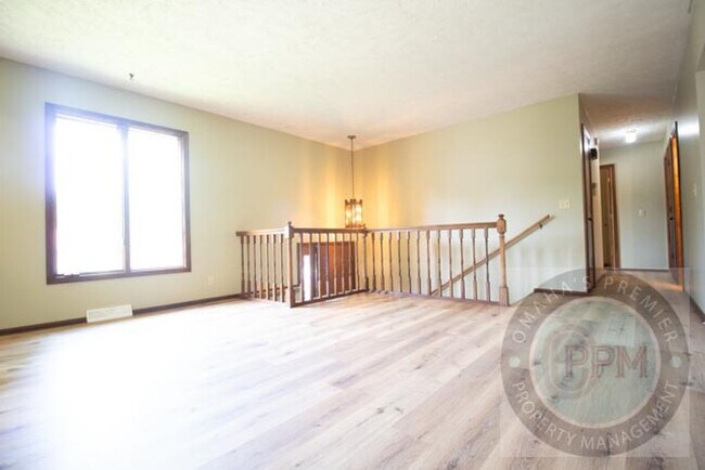 Building Photo - Spacious 3 Bed 3 Bath House