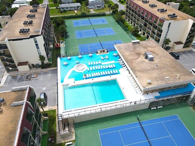 Building Photo - Updated 1 Bed 1 Bath Condo Across A1A from...