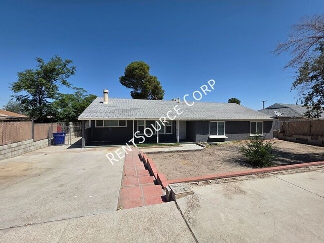 Primary Photo - 671 Flora St