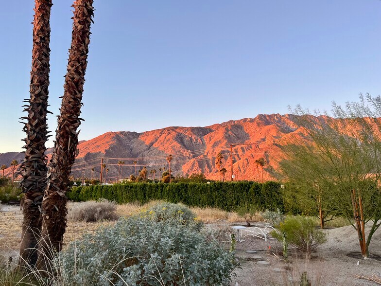 Building Photo - 277 East Racquet Club Road