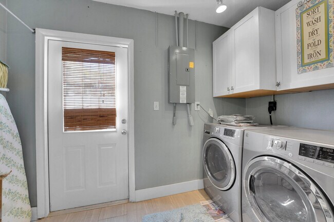 Building Photo - 1708 Sunset Isle Rd