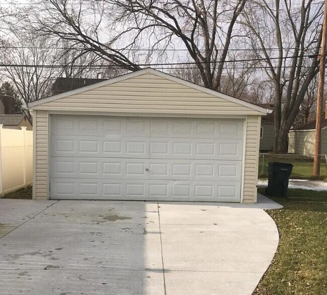 Building Photo - Charming 3-Bedroom Home in the Heart of Berkley