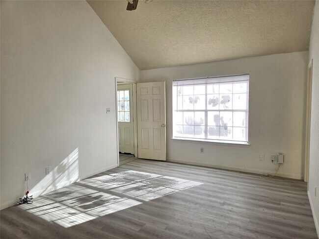 Building Photo - 17006 Dusty Mill Dr E