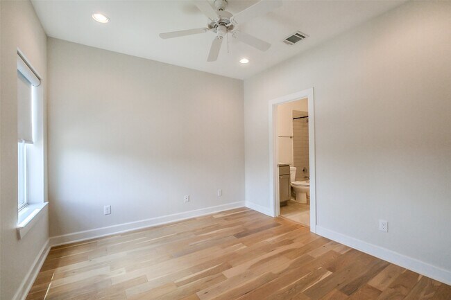 Building Photo - 1523 Hickory St