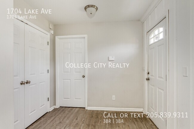 Building Photo - 1704 Lake Ave