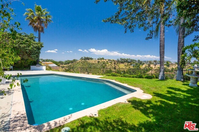 Building Photo - 1622 Tower Grove Dr