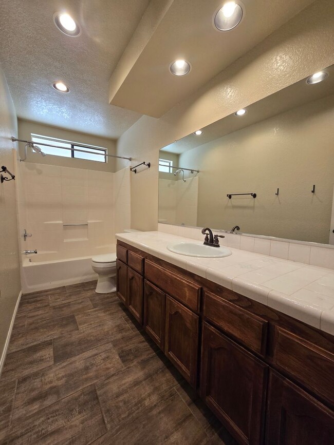 Building Photo - 57980 Hidden Gold Dr