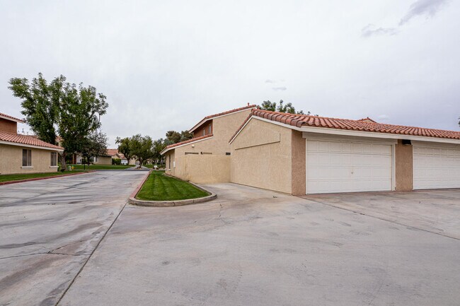 Building Photo - 450 Tava Ln