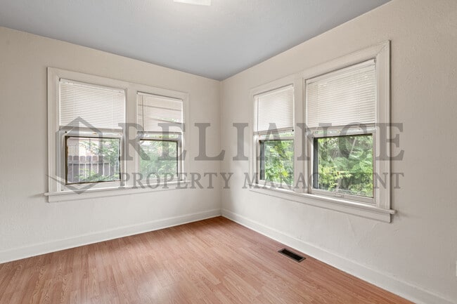 Building Photo - 412 N Lorraine Ave