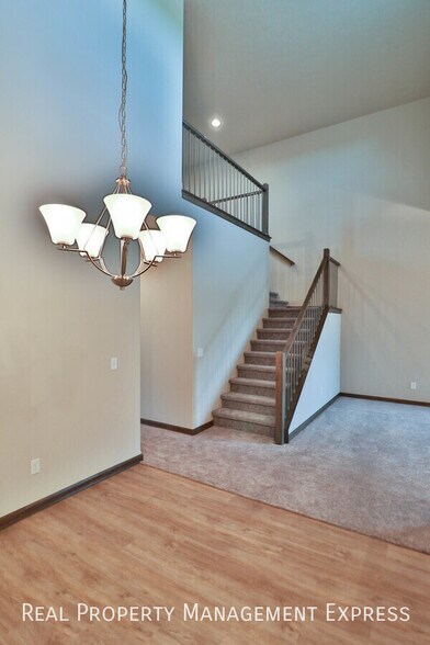 Building Photo - 3 Bedroom Luxury Townhome with 2-Stall Garage