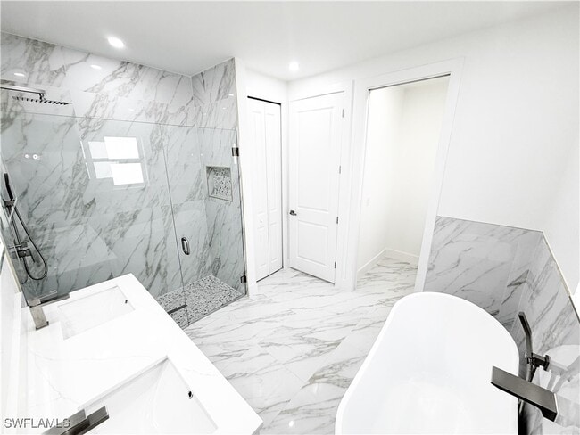 Building Photo - 852 Chipley St E