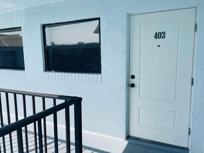 Building Photo - 1975 SE 3rd St