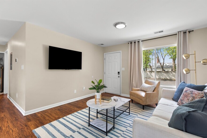 Building Photo - 18447 Sharon Ln