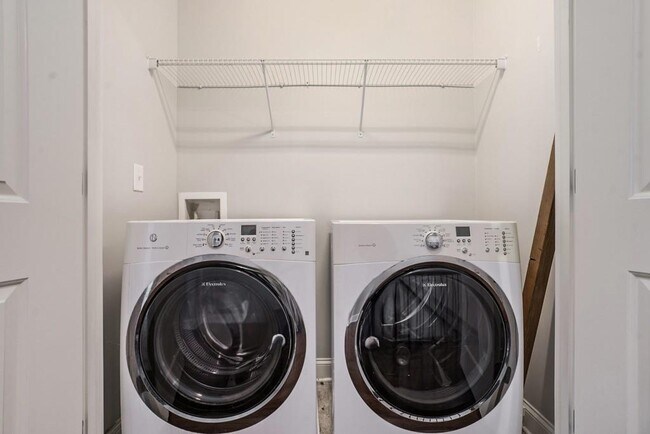 Building Photo - 612 Luckett Ct