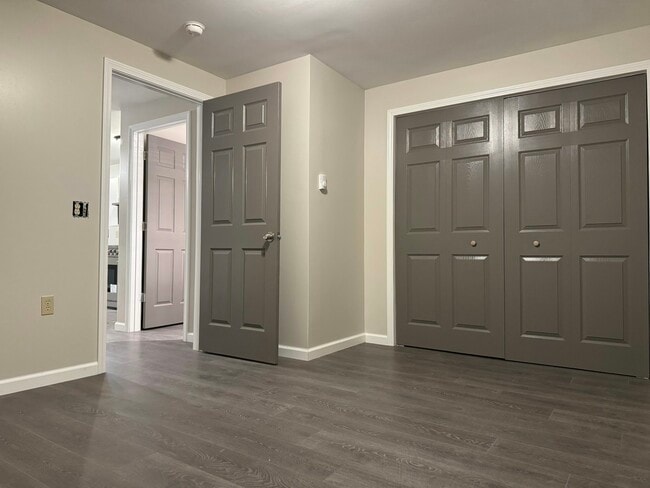 Building Photo - 355 S Main St