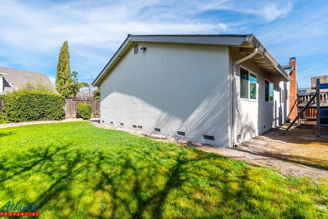Building Photo - 6263 Malory Dr