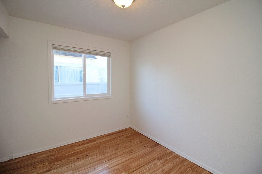 Building Photo - 4736 SE 99th Ave