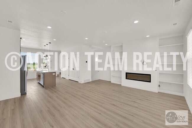 Building Photo - New Townhome in Farmington!