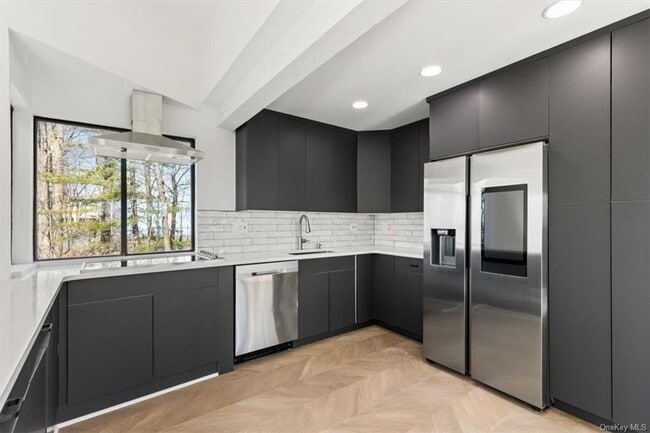 Building Photo - 294 Riverview Rd