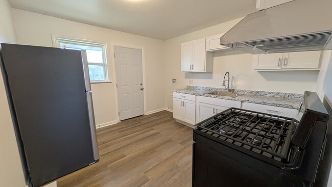 Building Photo - 1025 E Wallace St