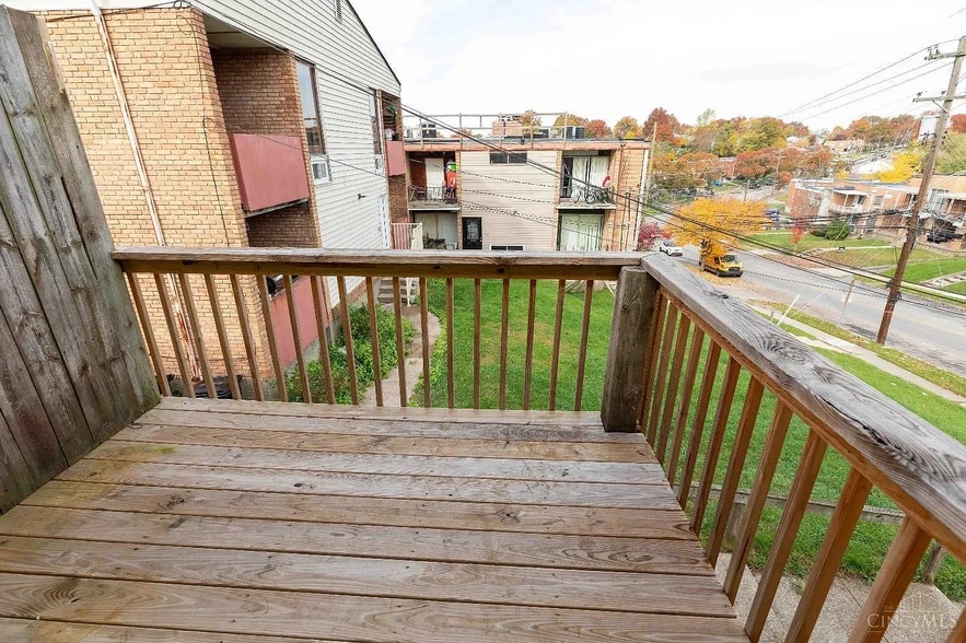 Deck - 3599 Schwartze Ave