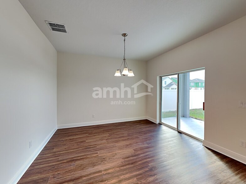 Building Photo - 1058 Sky Lks Dr