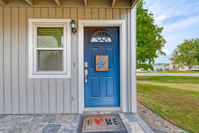 Building Photo - 131 Cove Cir