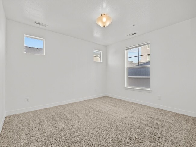 Building Photo - Beautiful home for rent in Saratoga Springs!