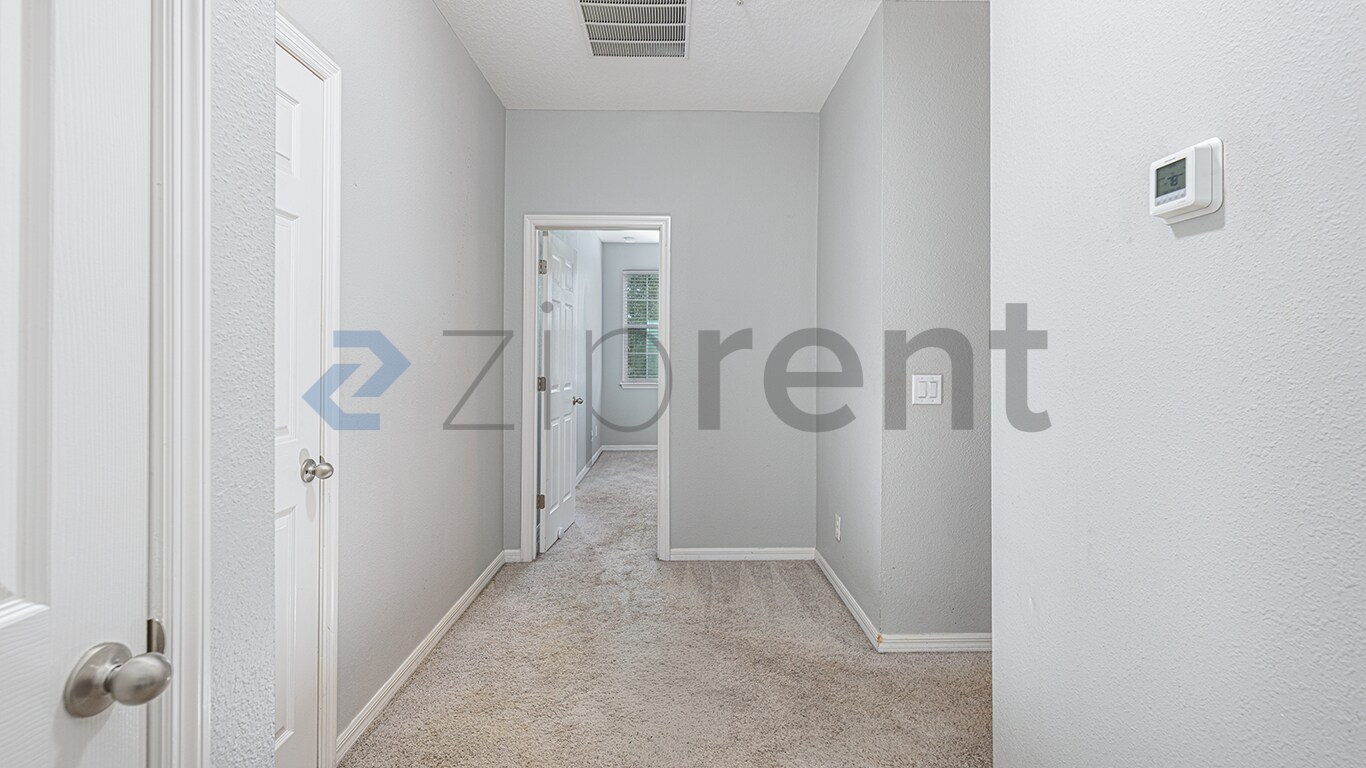 Building Photo - Unit