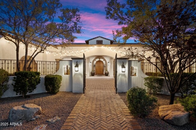 Building Photo - 8515 E Sutton Dr