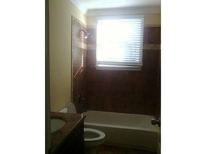 Building Photo - 3296 Myrtle St