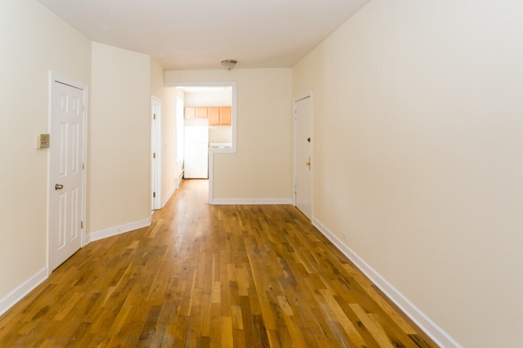 Building Photo - 731 W Barry Ave