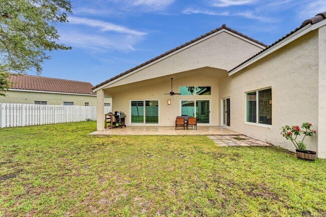 Building Photo - 1063 Cedar Falls Dr