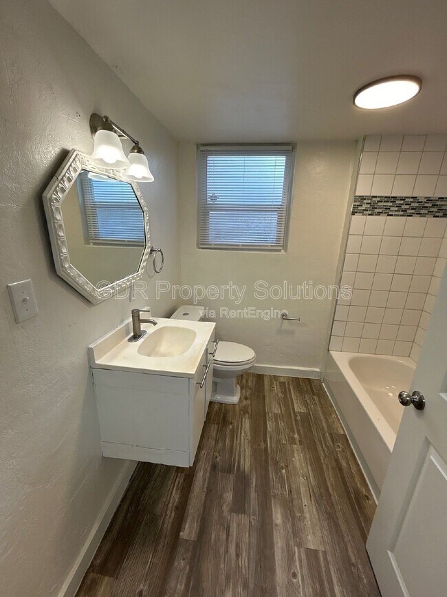 Building Photo - 3209 Burton Ave SE