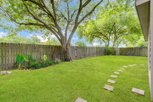 Building Photo - 15203 Woodhorn Dr