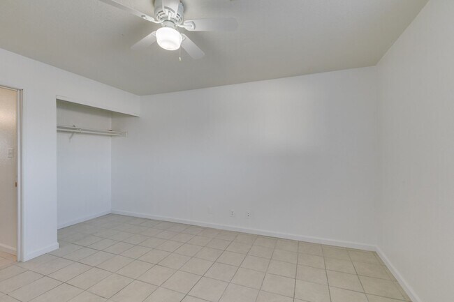 Building Photo - 6987 Mendon Ln